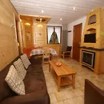 Chalet With Hill Views