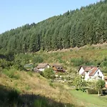 With Hill Views Alpehytte
