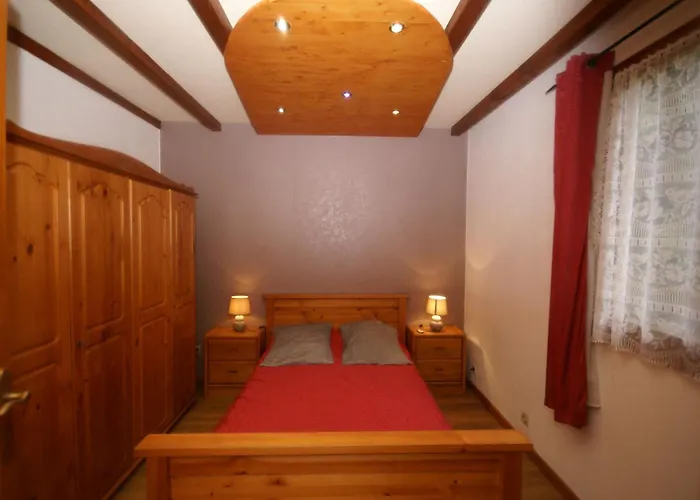 Chalet With Hill Views