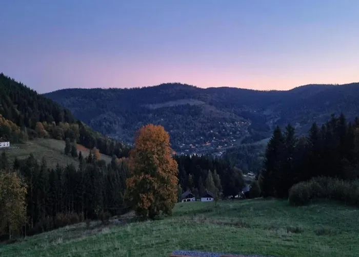 Horská chata With Hill Views